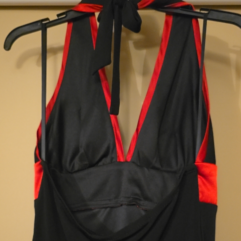 Blondie Nites Black and Red Backless Dress - Picture 3 of 9